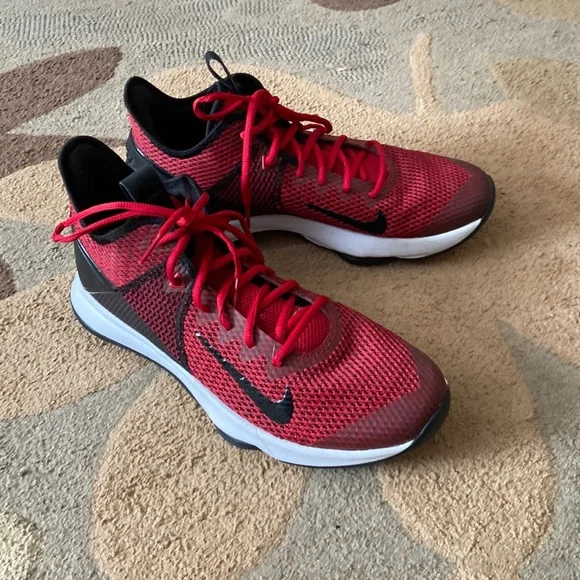 Nike LeBron Witness IVs Size 10.5   Red Black and White Nike Shoes Lebron Witness IV 4 Mens 10.5 Black Red White  main image 2